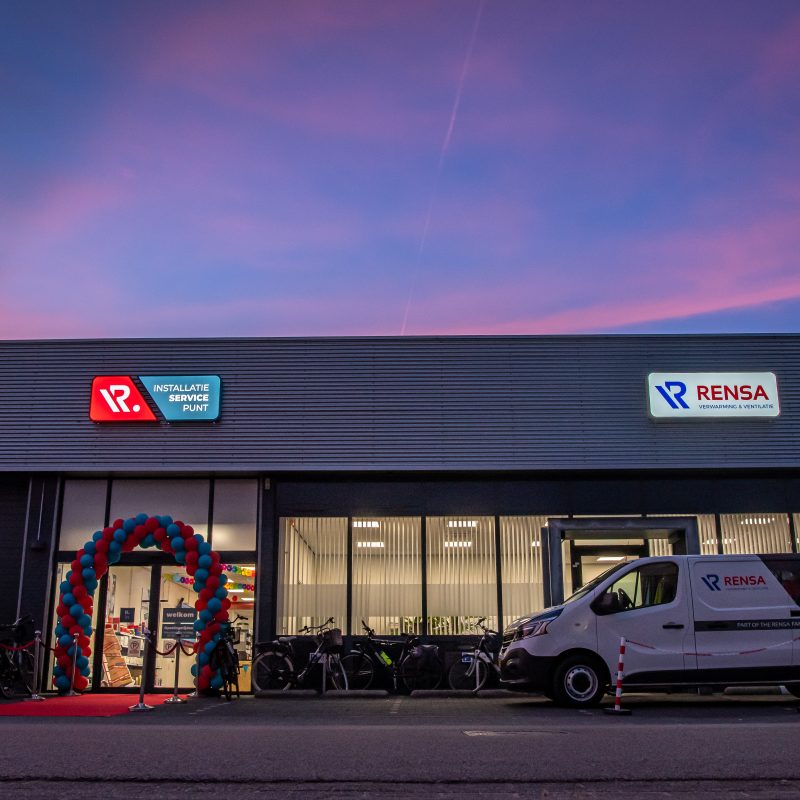 Zonsondergang boven Rensa vestiging Veldhoven tijdens 12,5-jarig jubileum van de vestiging