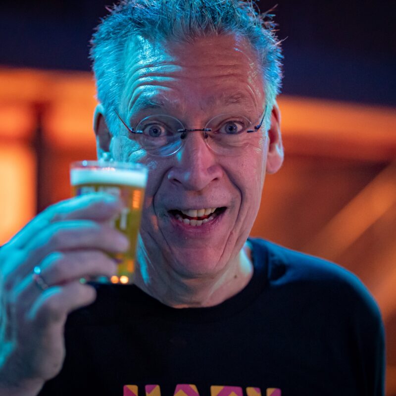 Kees Bubberman van brouwerij Kees tijdens een bierfestival